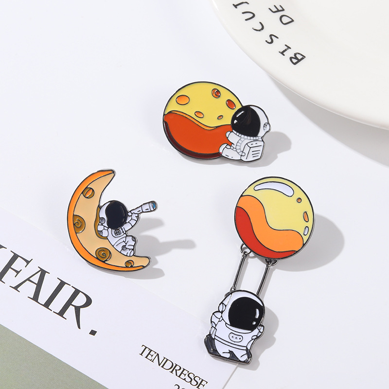 Astronaut Enamel Pin Custom Pl - đánh giá và giá Embroidery Bali