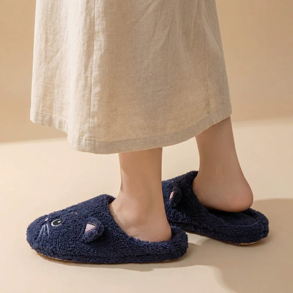 Cozy Unisex Plush Slippers wit - đánh giá và giá Embroidery Garments